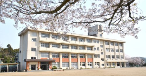 小学校　岡山市立財田小学校（小学校）まで923m