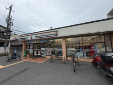 スーパー　セブンイレブン豊中桜の町5丁目店（スーパー）まで699m