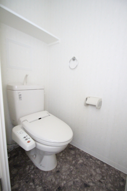 トイレ　※他のお部屋の参考写真です