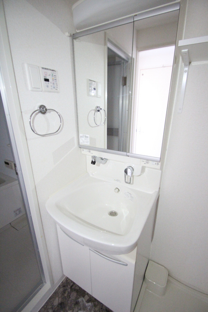 洗面設備　※他のお部屋の参考写真です