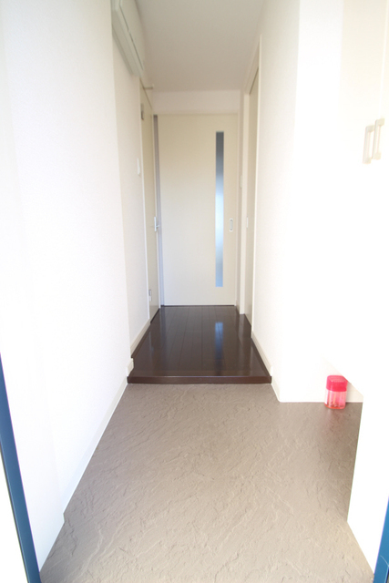 玄関　※他のお部屋の参考写真です