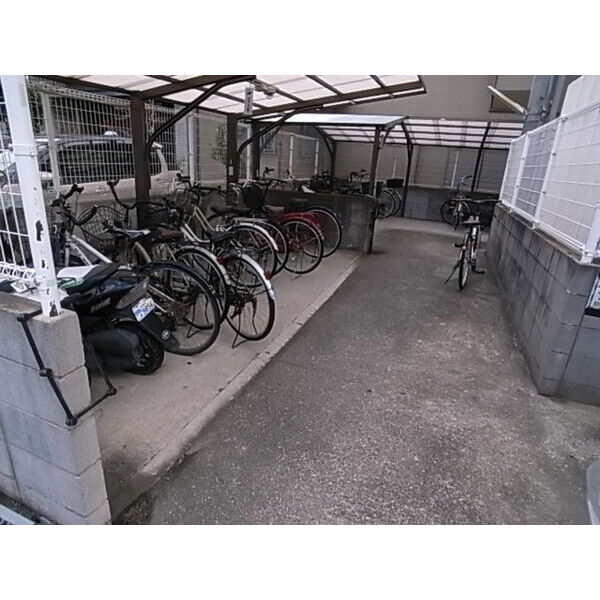 地下鉄今里筋線 だいどう豊里駅 徒歩7分 6階建 築33年の外観写真