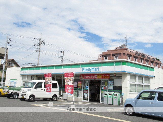 コンビニ　ファミリーマート（コンビニ）まで220m