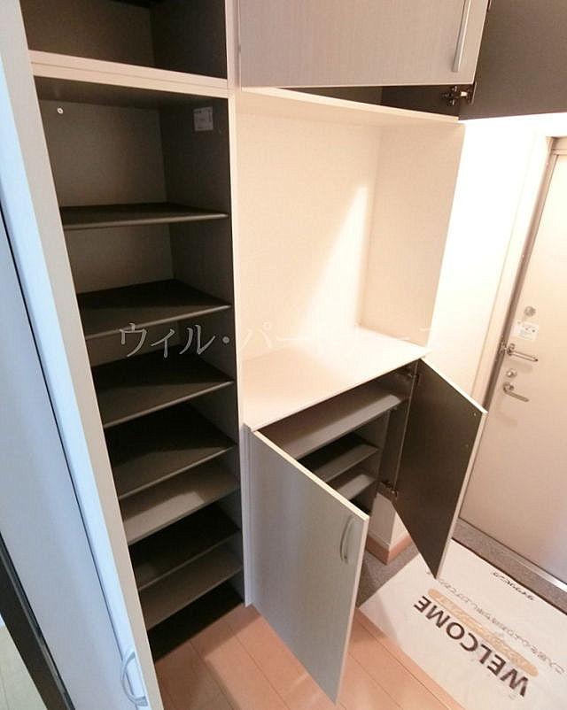 西武新宿線 上石神井駅 徒歩4分 2階建 築17年の玄関写真
