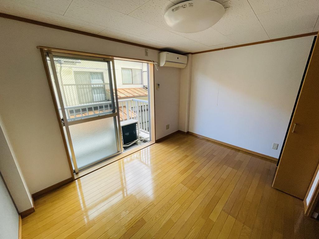 ジュネス向山の居間写真