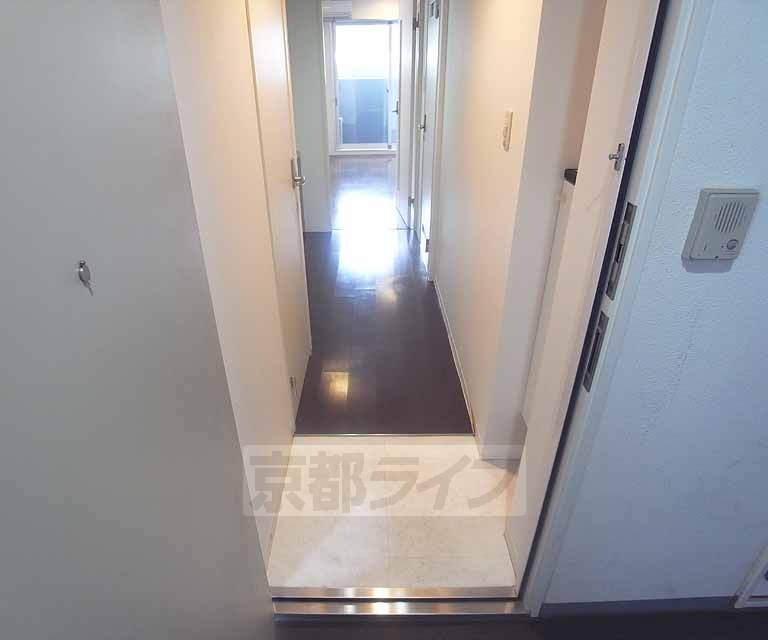 地下鉄烏丸線 北大路駅 徒歩9分 2階建 築18年の玄関写真