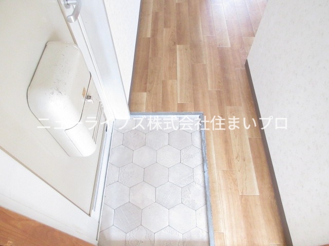 京阪本線 寝屋川市駅 徒歩20分 3階建 築35年の玄関写真