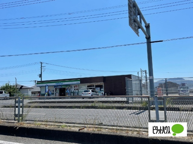 コンビニ　ファミリーマート富士宮若宮店（コンビニ）まで443m