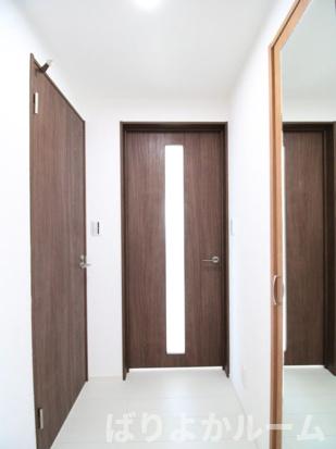 アベニール津福本町の玄関写真