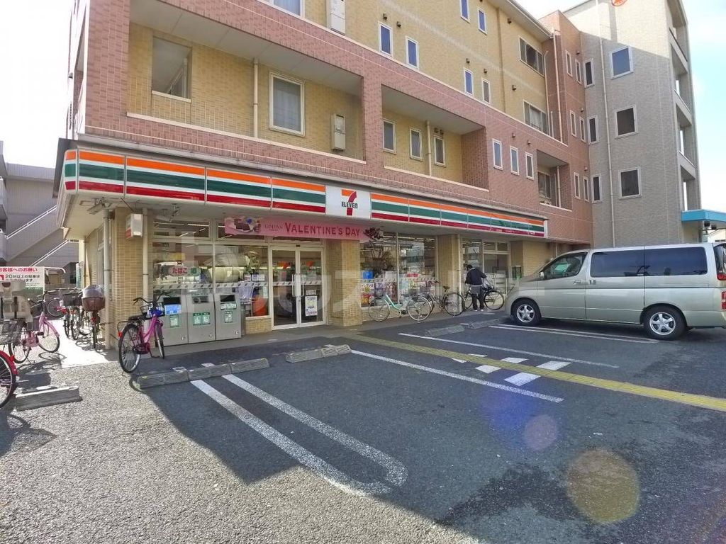 コンビニ　セブンイレブン足立花畑1丁目店（コンビニ）まで70m