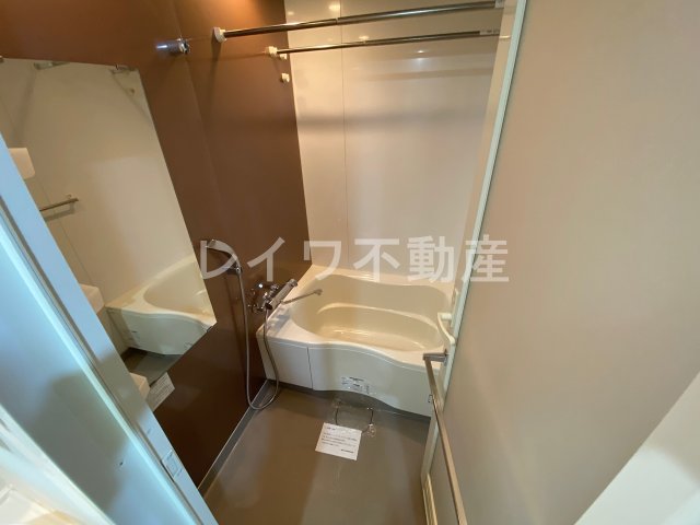 バス・シャワールーム　コンパクトで使いやすいお風呂です