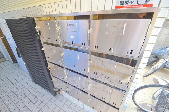 ロビー　ポスト