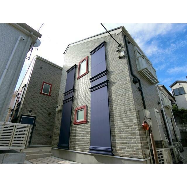 建物外観　英国寄宿舎風のデザイナーズ物件です！存在感あります！
