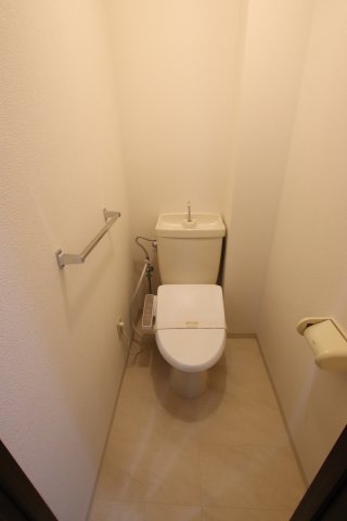 南海泉北線 泉ケ丘駅 徒歩13分 4階建 築31年のトイレ写真