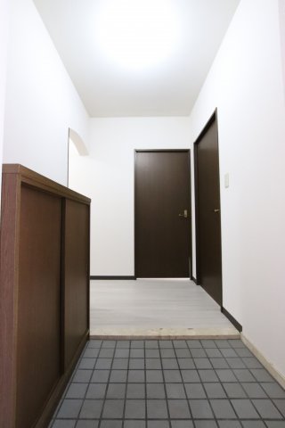 南海泉北線 泉ケ丘駅 徒歩13分 4階建 築31年の玄関写真