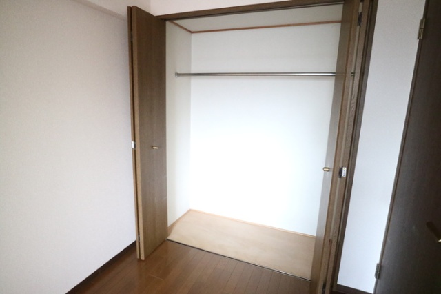 プラザハイツ二ツ屋A棟の玄関写真
