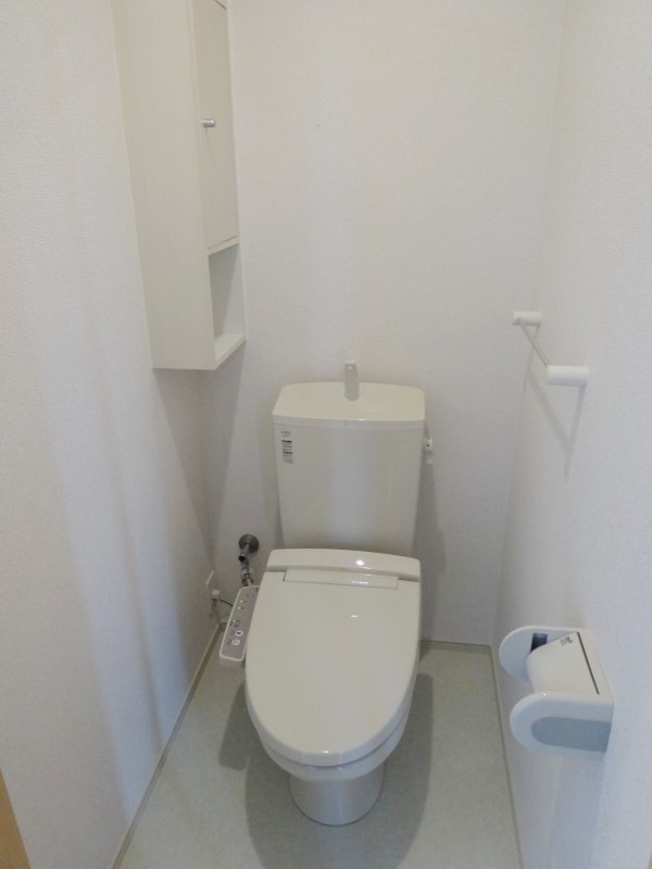 ＪＲ東海道本線 南彦根駅 徒歩13分 3階建 築12年のトイレ写真