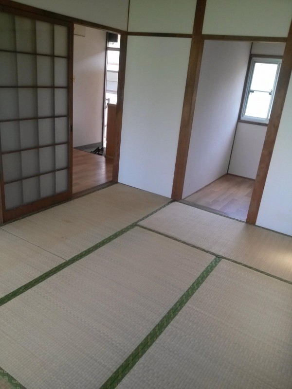 河島アパートの居間写真
