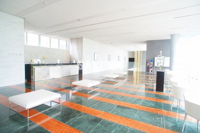 エントランス　お洒落な建物デザイン♪