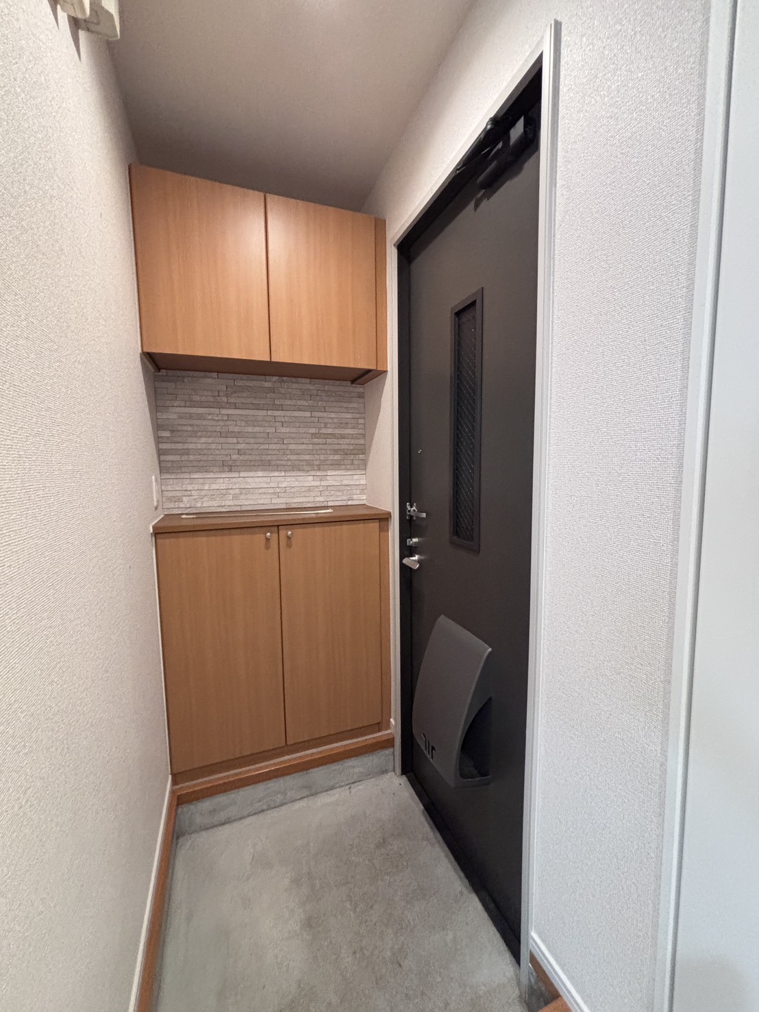 ＪＲ加古川線 社町駅 バス乗車時間：15分 最寄りバス停で下車 徒歩8分 2階建 築27年の玄関写真