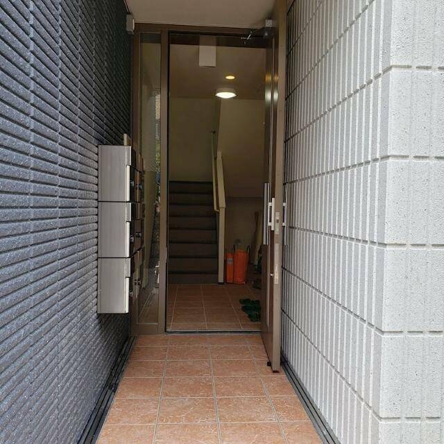 エントランス　駅から徒歩５分