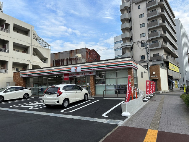 コンビニ　セブンイレブン長崎御船蔵町店（コンビニ）まで215m