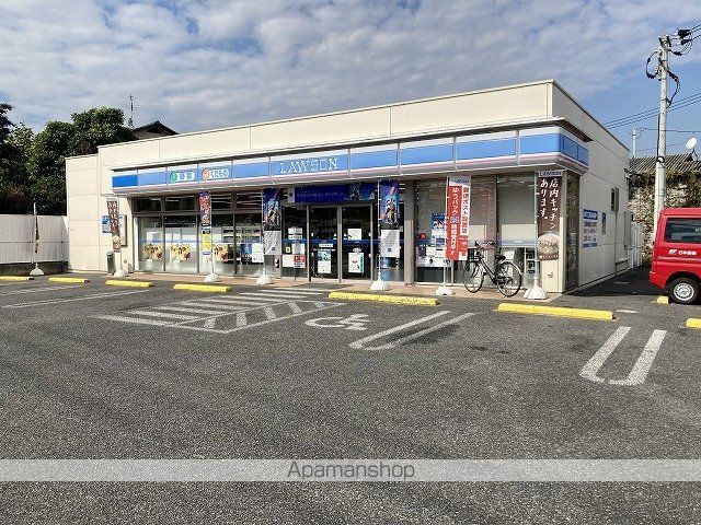 コンビニ　ローソン横手4丁目店（コンビニ）まで700m