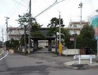 小学校　燕市立燕東小学校（小学校）まで700m