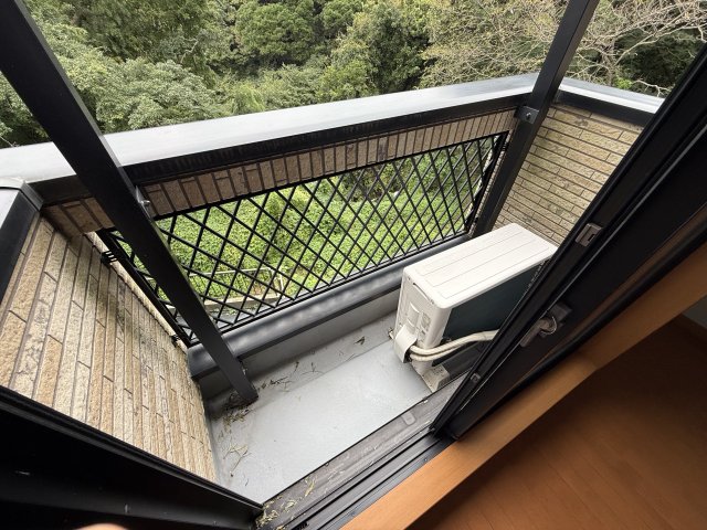 バルコニー　コンパクトなバルコニー付きです！