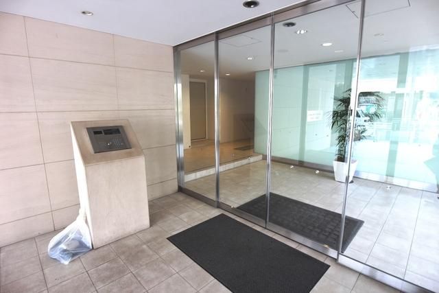 エントランス　★オートロックで安心★