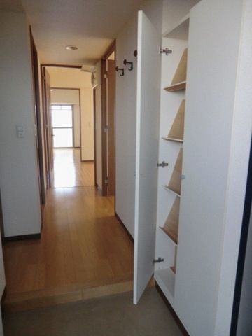 玄関　シューズＢＯＸ完備