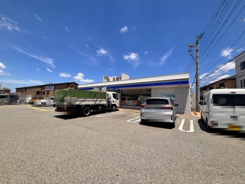 コンビニ　ローソン豊中立花町三丁目店（コンビニ）まで374m