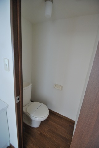 ＪＲ山陽本線 寺家駅 徒歩7分 2階建 築33年のトイレ写真