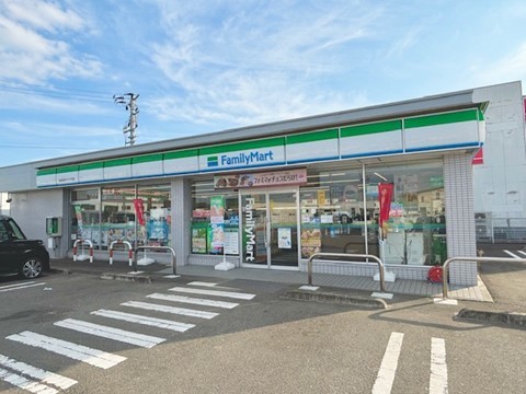 コンビニ　ファミリーマート 宮城岩沼バイ（コンビニ）まで250m