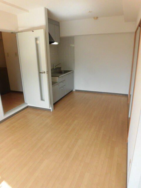 相鉄本線 横浜駅 徒歩12分 7階建 築29年の居間写真
