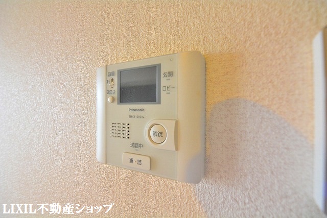 セキュリティ　来訪者の確認が出来るモニター付インターホンです。