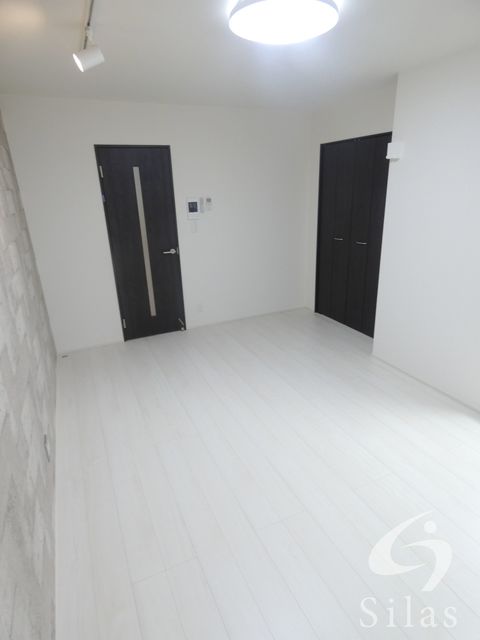 京阪本線 西三荘駅 徒歩7分 3階建 築4年の居間写真