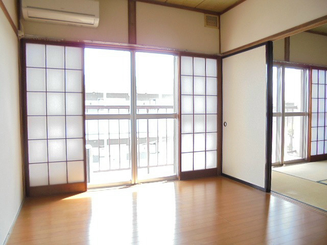 メゾン柳原の居間写真