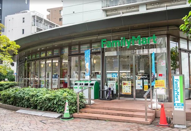 コンビニ　ファミリーマート渋谷ガーデンフロント店（コンビニ）まで245m