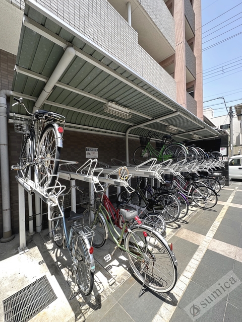 その他共有部分　屋根付き駐輪場は大事な自転車を雨から守ります♪