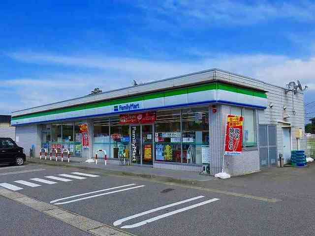 コンビニ　ファミリーマート（コンビニ）まで530m