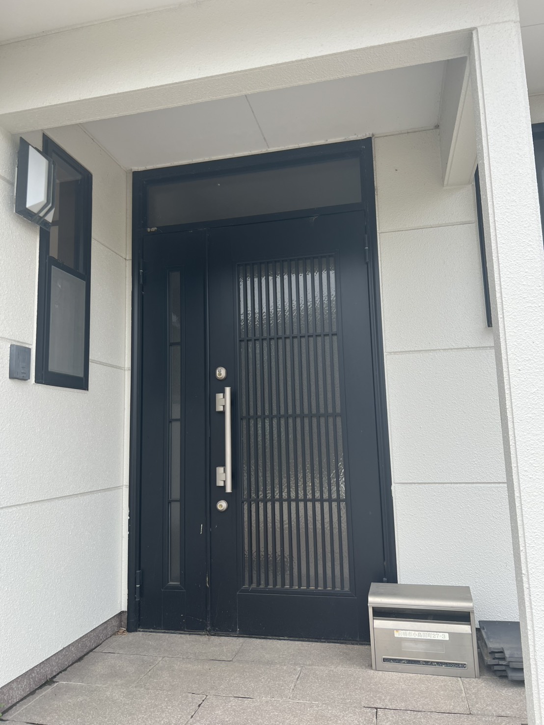 小島田店舗併用住宅の玄関写真