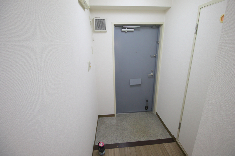 大阪モノレール本線 少路駅 徒歩8分 5階建 築37年の玄関写真