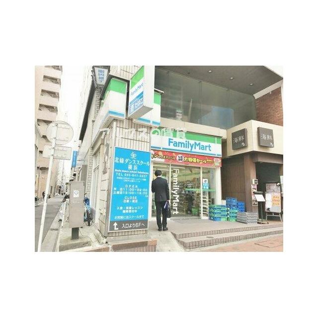 コンビニ　ファミリーマート横浜馬車道店（コンビニ）まで142m