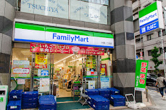 コンビニ　ファミリーマート 大塚一丁目店（コンビニ）まで390m