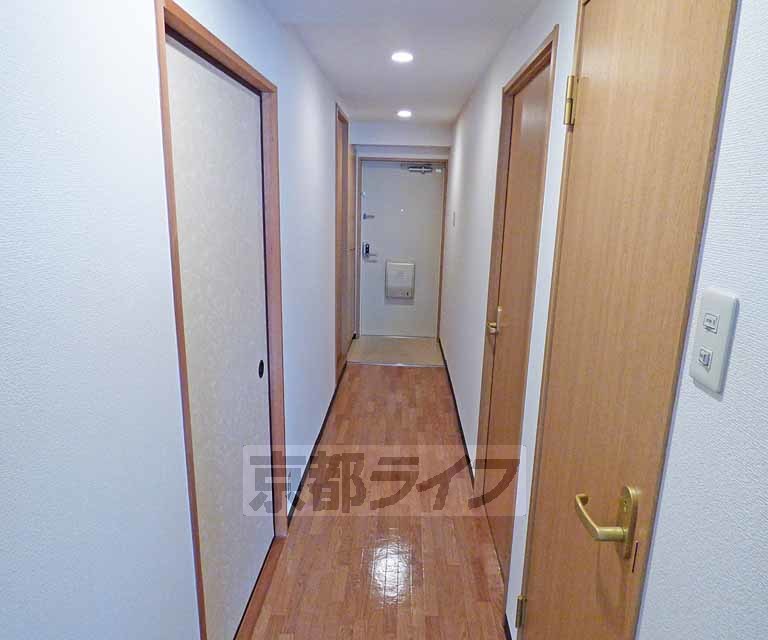 その他部屋・スペース　お部屋から見た廊下です。