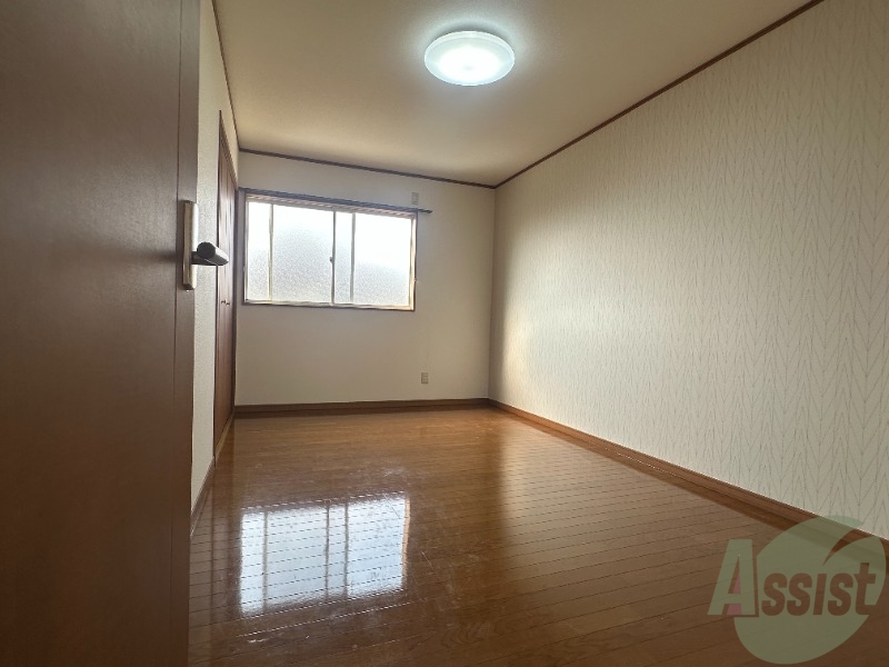その他部屋・スペース　７．５帖の洋室です。広々として、きれいですね。