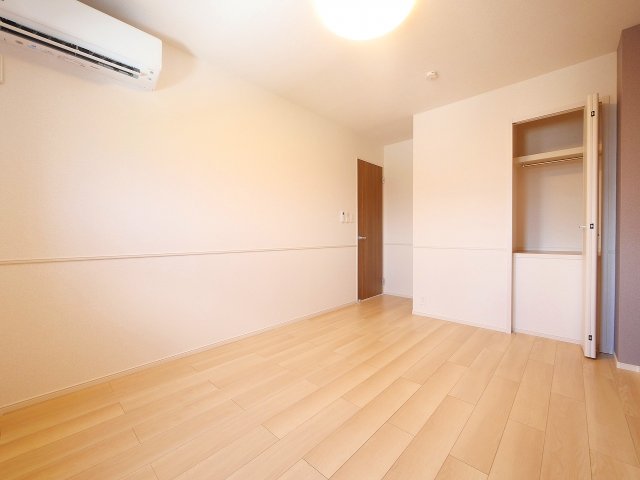 その他部屋・スペース　エアコン付きの寝室です