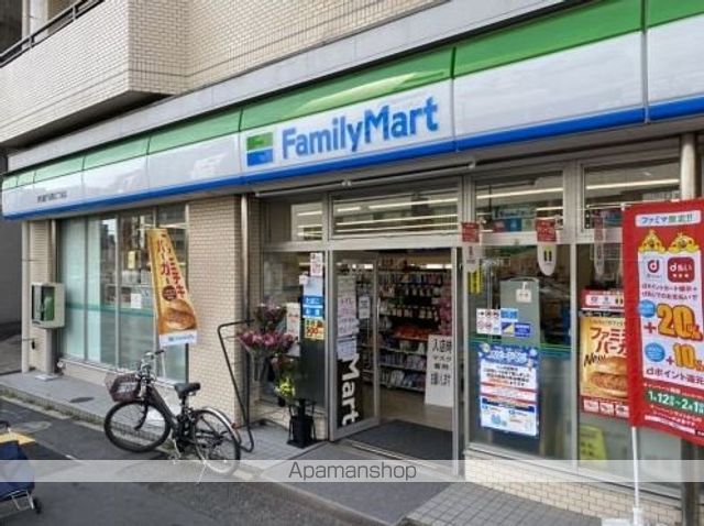 コンビニ　ファミリーマート伊豆屋下目黒三丁目店（コンビニ）まで242m