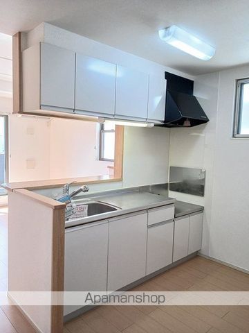ＪＲ山陽本線 東福山駅 バス乗車時間：24分 最寄りバス停で下車 徒歩6分 2階建 築15年のキッチン写真